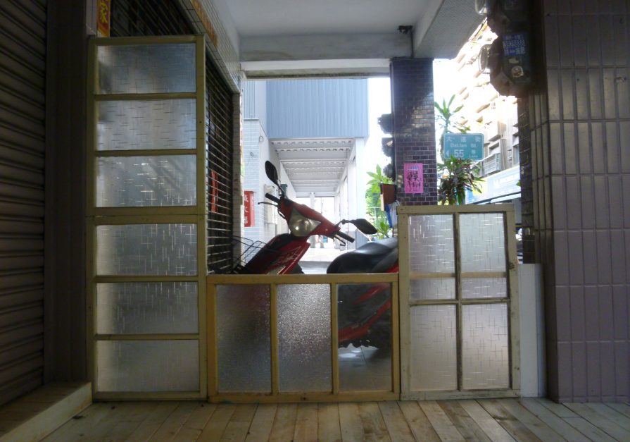 P1610967