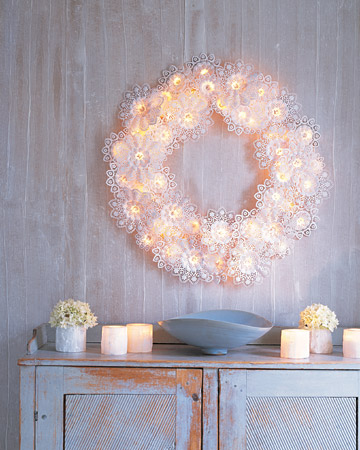 mla103942_1208_wreathdoily_xl